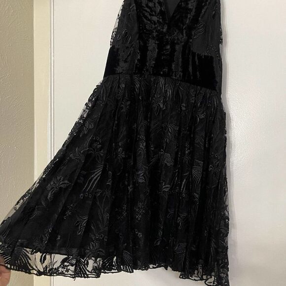 A.L.C. Black floral lace pleated sleeveless top size US small 2 - Picture 3 of 6